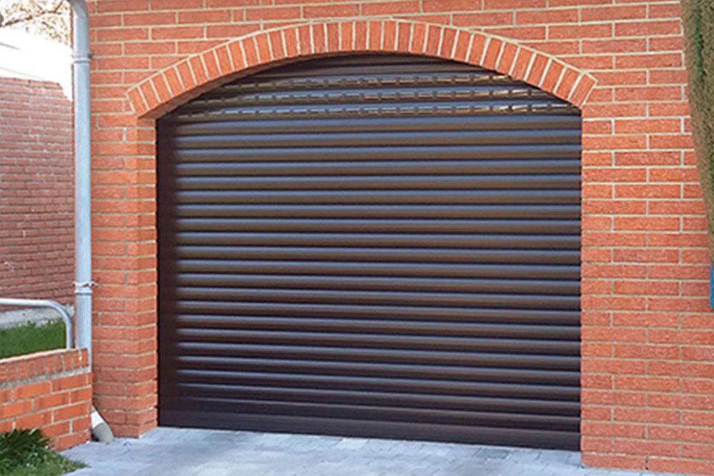 Fourniture et pose d'une porte de garage Fourniture et pose d'une porte de garage